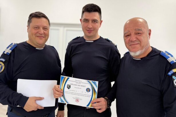 foto patru ofiteri si 12 subofiteri au fost avansati in grad la inspectoratul de jandarmi judetean constanta cu ocazia zilei nationale a romaniei 692ec11c4636c