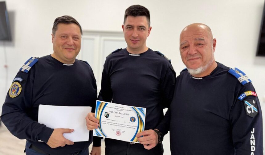 foto patru ofiteri si 12 subofiteri au fost avansati in grad la inspectoratul de jandarmi judetean constanta cu ocazia zilei nationale a romaniei 692ec11c4636c