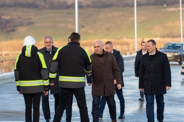 foto premierul ilie bolojan prezent la constanta intalniri cu sefii pnl si primarii din judet 694562d305a14