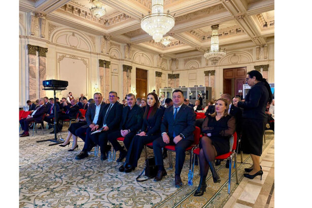 foto reprezentantii udttmr condusi de gelil erseghep au particiat la celebrarea zilei minoritatilor nationale la palatul parlamentului 69439d443e330