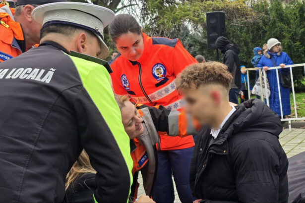 foto un nou incident in timpul paradei de 1 decembrie de la constanta unui adolescent i s a facut rau 692d768c25ee3