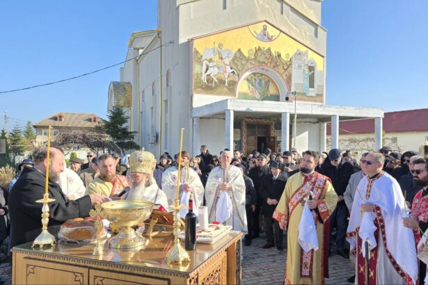 foto video 100 de ani de la sosirea aromanilor in romania a fost inaugurat monumentul comemorativ din palazu mare 693d3a7faddaa