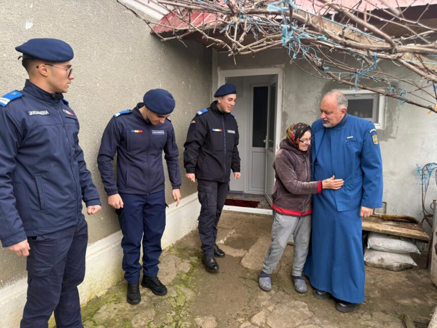 foto video gest de suflet al jandarmilor constanteni o varstnica din albesti ajutata sa treaca cu bine iarna 694a8ca73825f