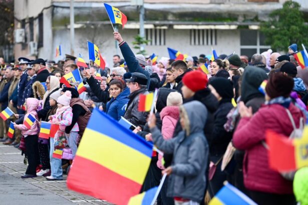 foto ziua nationala a romaniei sarbatorita la medgidia prin cantece si dans sute de medgidieni au participat la festivitati 692d8bb5dc3c6