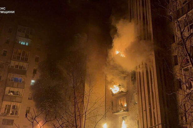 galerie foto atac cu drona in ucraina sapte victime dupa lovirea unui bloc in okhtyrka rusia revendica o noua cucerire in zaporojie 6936eb3b26bd5