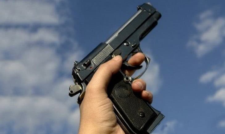 hoti de combustibil dintr un camion urmariti de politisti si somati cu foc de arma la tulcea 6939701cdb2d9