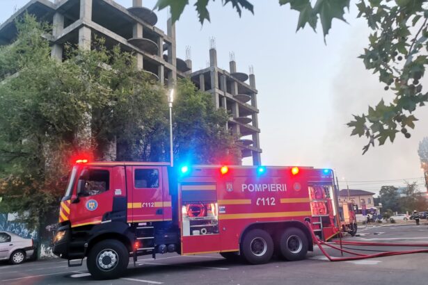 incendiu la o cladire aflata in zona cazinoului din mamaia intervin mai multe echipaje de pompieri 693ec7d6e19a9