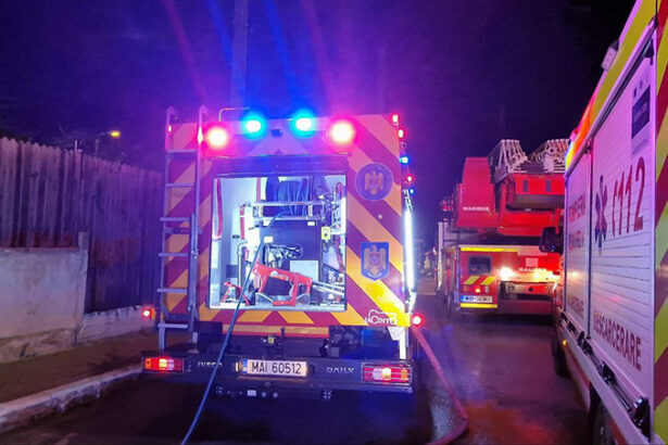 incendiu puternic la o cladire de trei etaje de pe strada caraiman din constanta 692e14ca5d958