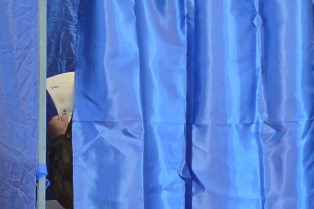 incident la sectia de votare 479 din lumina un alegator si a fotografiat votul 6935356a9a902