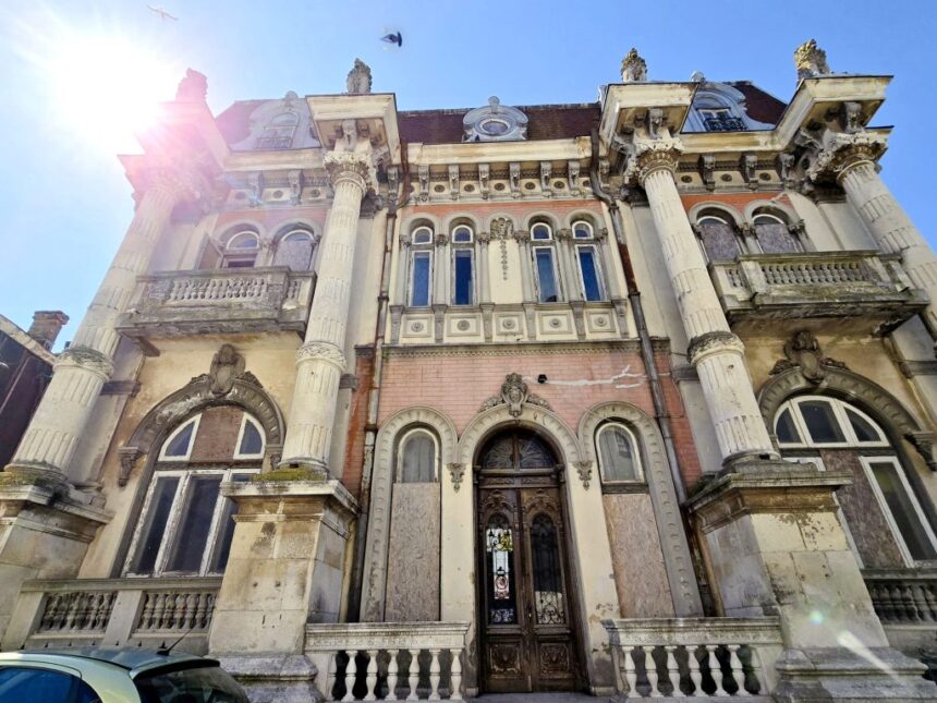 investitorii readuc la viata patrimoniul istoric din zona peninsulara a constantei casa cu lei si cabaret britania in plin proces de reabilitare 692ccdab7cd0a