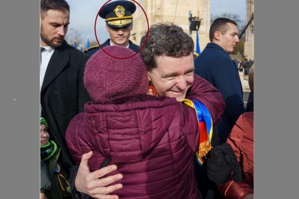 ionut spp istul care a starnit furori pe internet a revenit langa presedintele nicusor dan 692df8aa7fe9b