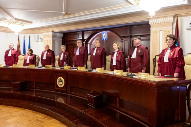 la a treia incercare curtea constitutionala ar putea lua azi o decizie in cazul pensiilor magistratilor la sedinta de duminica judecatorii sustinuti de psd au parasit sala 695221531d047