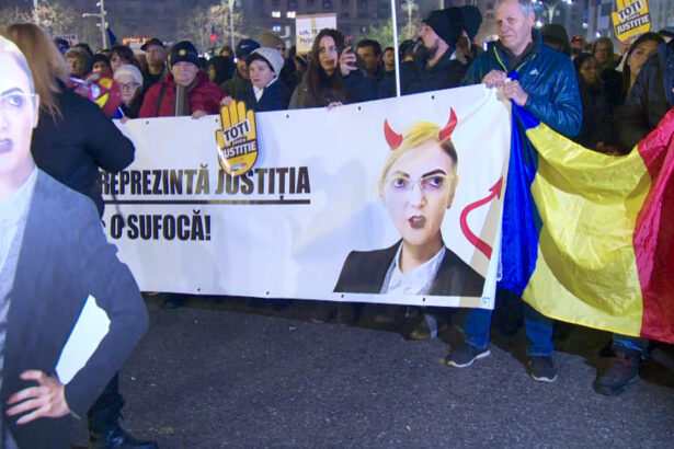 live text protestele pentru independenta justitiei continua romanii ies in strada pentru a patra zi la rand 1 000 de oameni in piata victoriei 693da5e0a8fe0