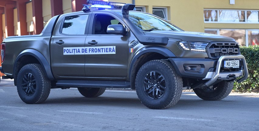 masina care s a izbit de un cap de pod in localitate deleni nu a oprit la semnalul politistilor de frontiera 69451fe25cb19