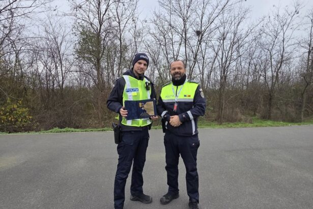 mihai ionut un politist erou din eforie premiat de sidepol constanta pentru interventia sa exemplara la un incendiu 693814210eefc