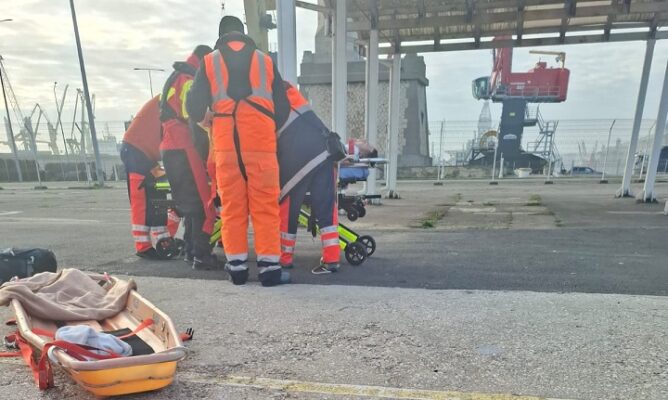 misiune medevac interventie de urgenta pe mare pentru salvarea unui navigator 6939e79f996e5