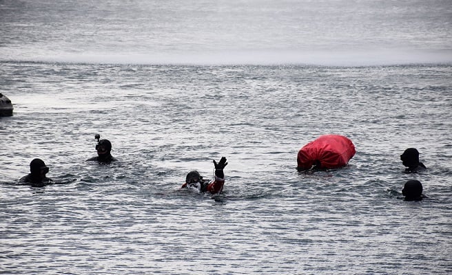 mos craciun scafandru aduce maine 19 decembrie magia sarbatorilor in portul militar constanta 694406ae35588