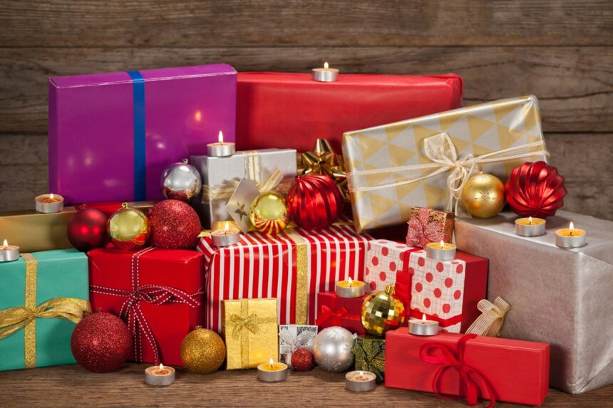 mos nicolae ajunge maine in comuna nicolae balcescu primarul viorel balan e o bucurie sa pastram aceasta traditie si sa aducem zambete copiilor 6931449052dca