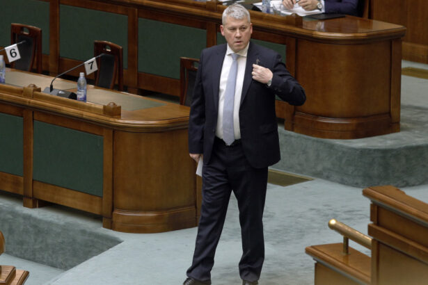 motiunea simpla a aur contra lui catalin predoiu dezbatuta si votata luni de senat premierul bolojan participa la plen 6948ec3582195