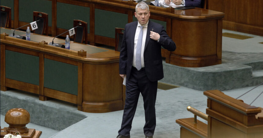 motiunea simpla a aur contra lui catalin predoiu dezbatuta si votata luni de senat premierul bolojan participa la plen 6948ec3582195