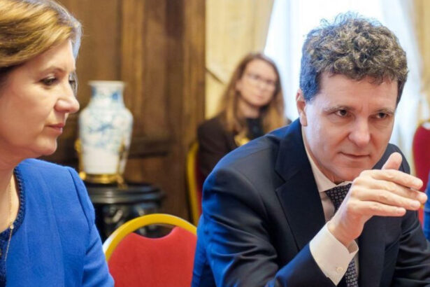 nicusor dan s a intalnit cu oameni de afaceri romani din uk e nevoie de o deschidere mai mare din partea statului roman 6942d6c866405