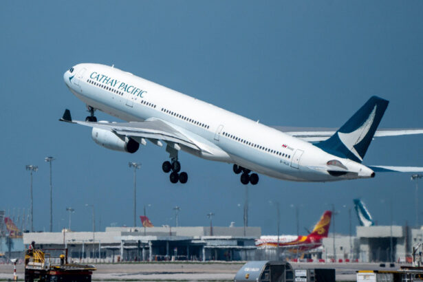 panica la bordul unui zbor boston hong kong un pasager a incercat sa deschida usa avionului in zbor 693beaeac3eb5