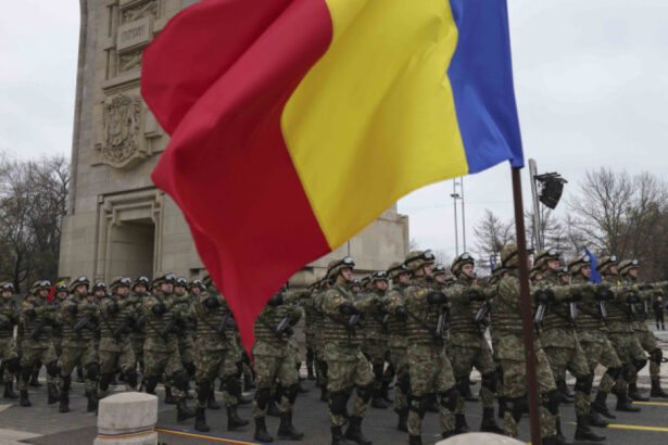 parada militara de 1 decembrie de la ora 11 00 defileaza 2 900 de militari tehnica militara de infanterie si 45 de aeronave 692d241a5fd4b