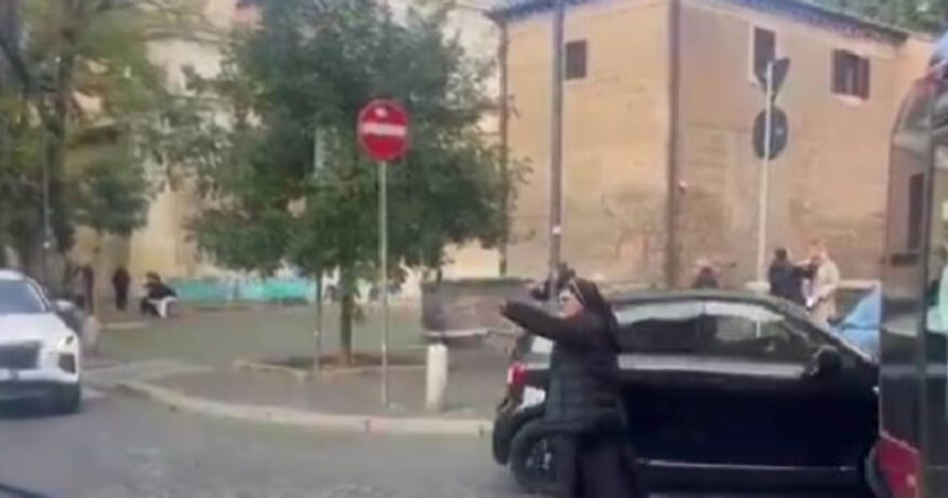 povestea fotbalistei romance devenita calugarita care a dirijat traficul la roma important era ca lumea sa ma asculte 692e8740e1c02