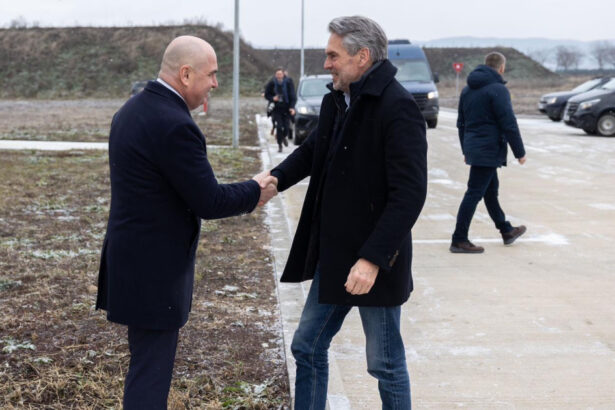premierul olandei si ilie bolojan au vizitat baza aeriana de la campia turzii 6953fcacc8ddd