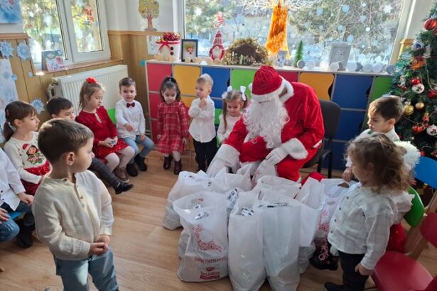 primaria mihail kogalniceanu ofera zilele urmatoare daruri tuturor copiilor din satele comunei 69307508c9a4d