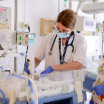 puiul de om nascut cu doar 740 de grame este acum o minune de copil 695250e98b615