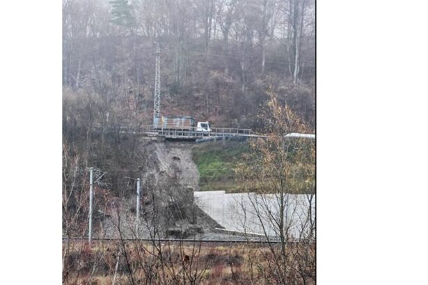 restrictii de circulatie pe dn1 dupa o alunecare de teren specialistii spun ca fenomenul ar putea evolua 693132cc7e6d0