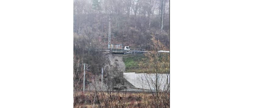 restrictii de circulatie pe dn1 dupa o alunecare de teren specialistii spun ca fenomenul ar putea evolua 693132cc7e6d0