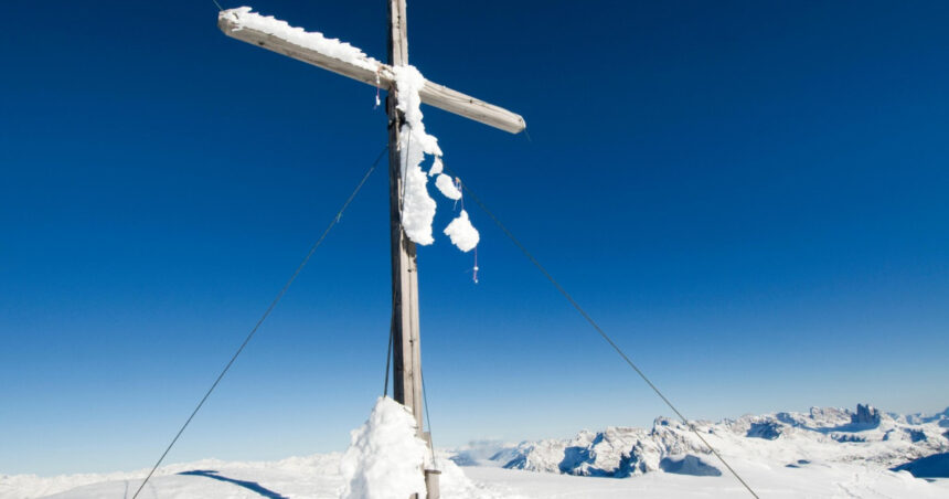 risc de avalanse in carpatii meridionali in perioada 25 27 decembrie grosimea stratului de zapada la munte 694d62cb6b5fe