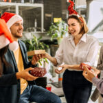 secret santa cel mai indragit obicei de craciun de unde a luat nastere traditia de a oferi cadouri in secret 693d1d034da7a