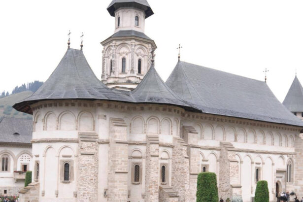 slujba de pomenire a etnicilor romani din ucraina cazuti pe front la manastirea putna razboiul a intrat in casele noastre 693edb4023e13