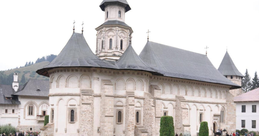 slujba de pomenire a etnicilor romani din ucraina cazuti pe front la manastirea putna razboiul a intrat in casele noastre 693edb4023e13