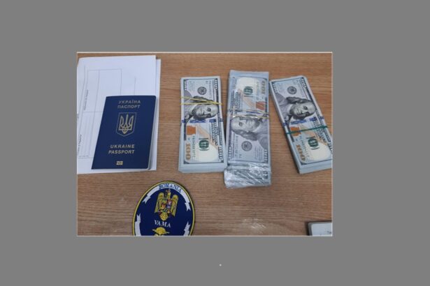 surpriza la vama doua femei prinse cu 60 000 de dolari nedeclarati iata unde erau ascunsi banii 694bd01491ef0