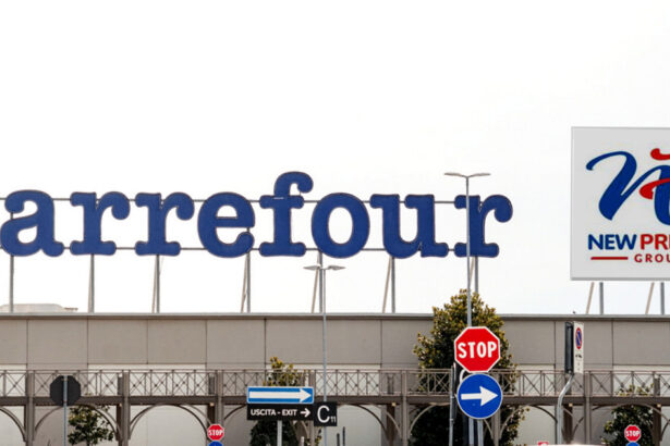 tara din care carrefour si a anuntat plecarea comisia europeana tocmai si a dat acordul preluarii de catre un alt mare retailer 692dad3c918df