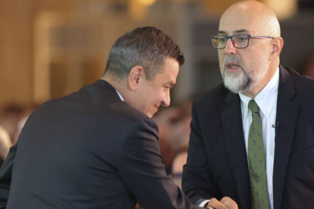 tensiuni in coalitie kelemen hunor a discutat cu seful psd sorin grindeanu in biroul sau din parlament 6941346c83d14