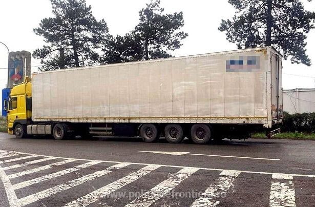 tone de materiale textile susceptibile a fi contrafacute confiscate de politistii de frontiera de la negru voda 69383e7a24ec3