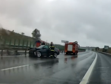 un autoturism a intrat in parapet la iesirea de pe a2 69358d53ae95e
