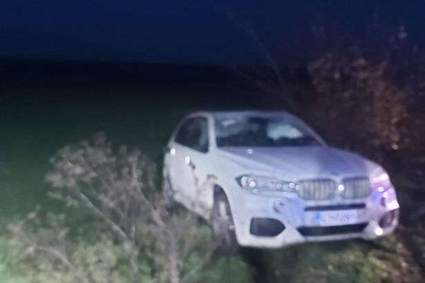 un autoturism s a rasturnat pe dn 22 in mihai viteazu 6934464ca8ff2