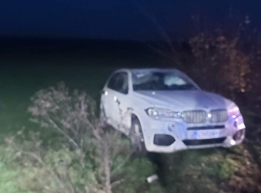 un autoturism s a rasturnat pe dn 22 in mihai viteazu 6934464ca8ff2