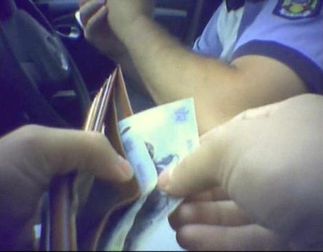 un fost politist de frontiera devenit infractor recidivist cu mai multe condamnari doreste sa fie reabilitat si sa aiba cazierul curat 694678a9ae674