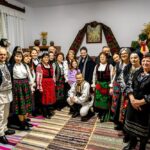 unde a petrecut nicusor dan seara de craciun seful statului a fost colindat de colindat de sateni frunza verde de frifoi presedintele i la noi 694edc9b450fa