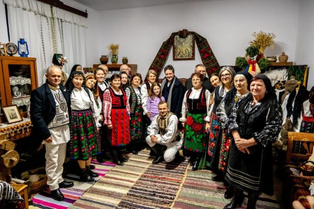 unde a petrecut nicusor dan seara de craciun seful statului a fost colindat de colindat de sateni frunza verde de frifoi presedintele i la noi 694edc9b450fa