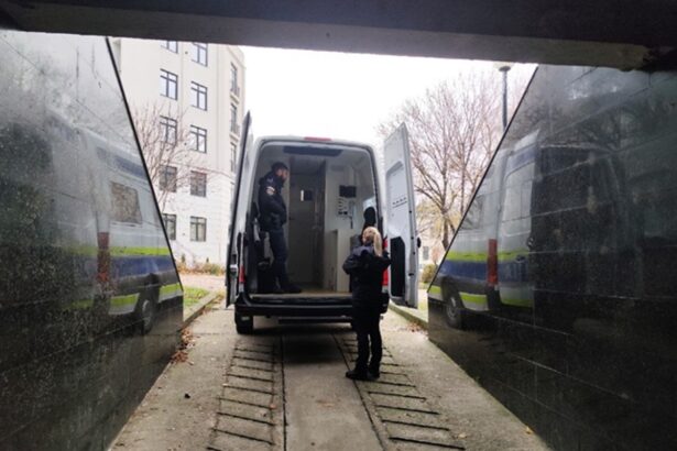 urmarit international pentru uciderea a doua persoane localizat in marea britanie a intrat intentionat cu autoturismul intr o alta masina 6933e760c0dd5