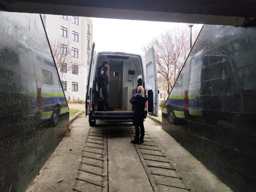 urmarit international pentru uciderea a doua persoane localizat in marea britanie a intrat intentionat cu autoturismul intr o alta masina 6933e760c0dd5