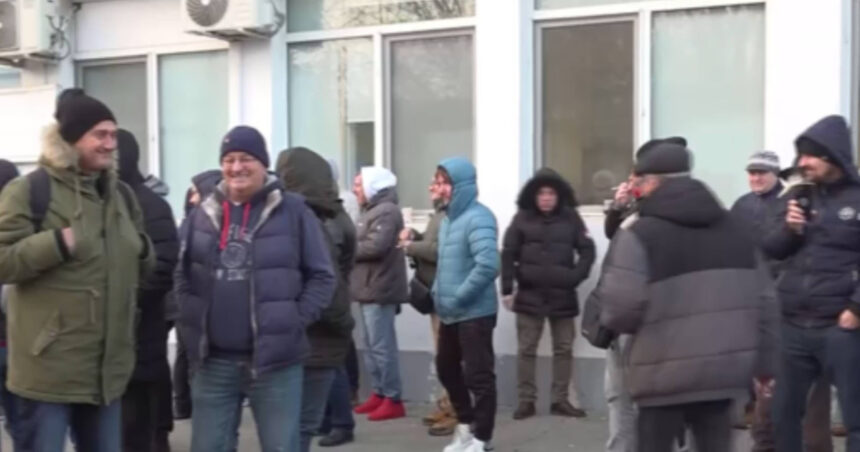 video a doua zi cand autobuzele din constanta nu circula soferii sustin ca nu vor iesi pe traseu pana cand directorul nu demisioneaza 69425bbcb9332